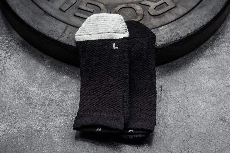 Black Men's Nobull Low Socks | DYLAMU-039